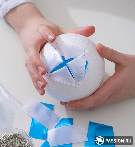 Новогодние вышивки из лент Новогодние вышивки из лент