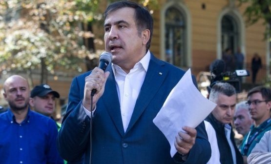 Михаил Саакашвили неожиданно прибыл в Киев, где выступил на брифинге