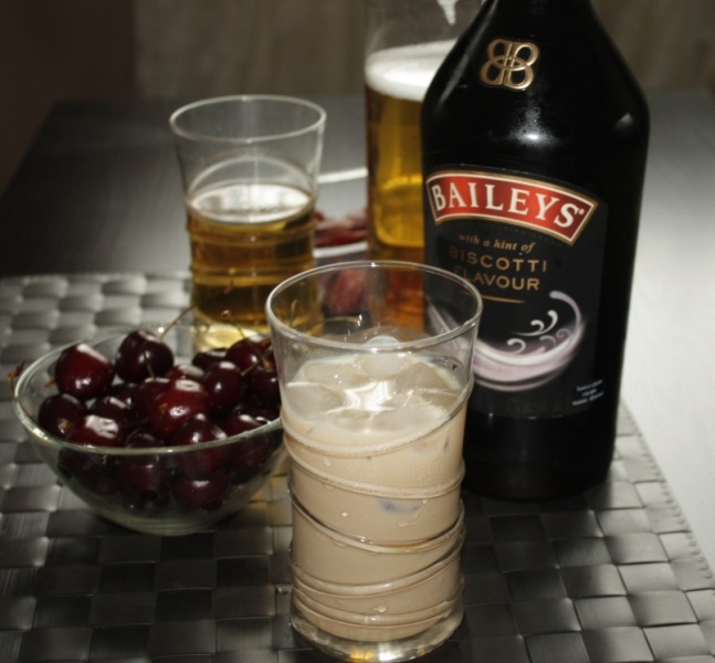 http://nalivali.ru/wp-content/uploads/2015/04/pravilno-pit-liker-baileys-slivochnyj-zakuska-4.jpg