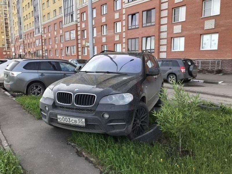 Наказание автохама из Омска законным способом Наказание автохама из Омска законным способом bmw, авто, автоместь, автохам, газон, парковка, тротуар, эвакуатор