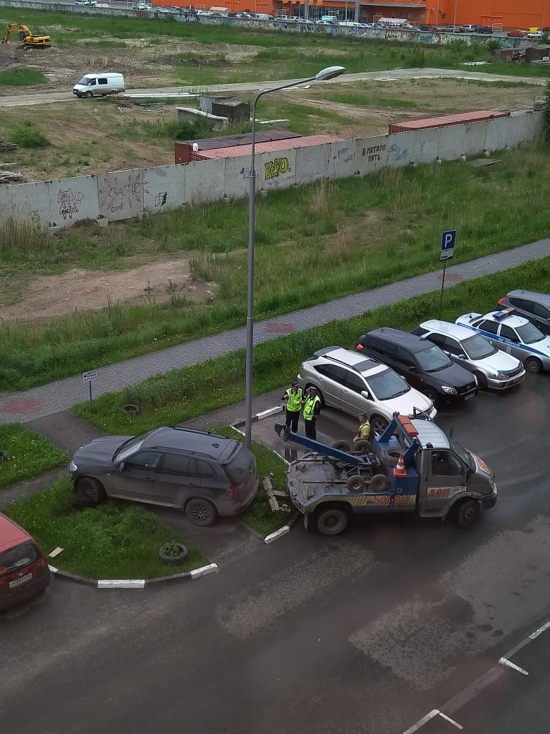 Наказание автохама из Омска законным способом Наказание автохама из Омска законным способом bmw, авто, автоместь, автохам, газон, парковка, тротуар, эвакуатор