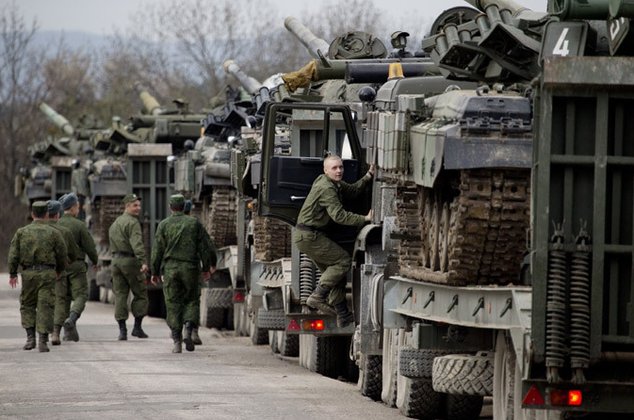 Война на Донбассе носит совершенно абсурдный характер. От безлюдности и воевать некому – танков больше чем пехоты