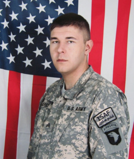 Сторонник «Правого сектора» (начинивший берцы лезвиями) напал на уральского полицейского с мачете