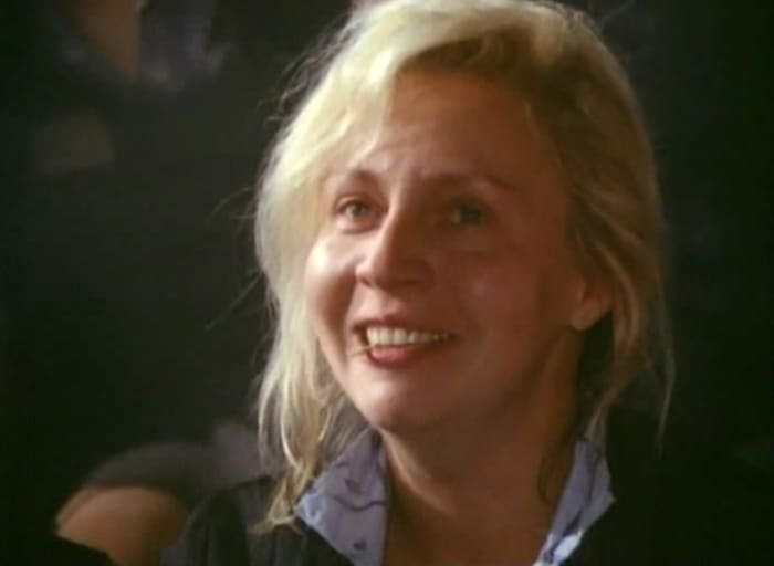 Кадр из фильма *Зона Любэ*, 1994 | Фото: kino-teatr.ru Последняя страсть Марины Голуб: Почему близкие не верили в случайность гибели известной актрисы