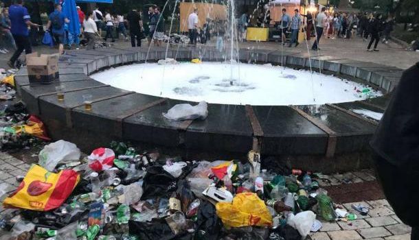 Везде мусор и без горячей воды: Как выглядит жизнь в «европейской столице»