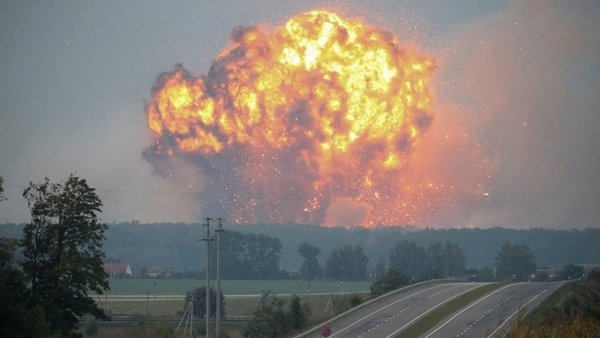 В сети рассказали, как пожар на черниговском арсенале может быть связан с малайзийским «Боингом» В сети рассказали, как пожар на черниговском арсенале может быть связан с малайзийским «Боингом»