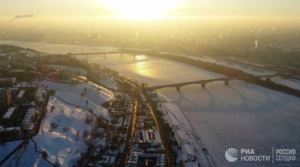 Вид на Нагорную часть и обледеневшую Оку в Нижнем Новгороде Вид на Нагорную часть и обледеневшую Оку в Нижнем Новгороде