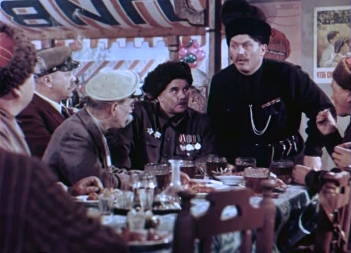 Кадр из к/ф «Кубанские казаки» (1949). | Фото: kinodisk.com. Кадр из к/ф «Кубанские казаки» (1949). | Фото: kinodisk.com.
