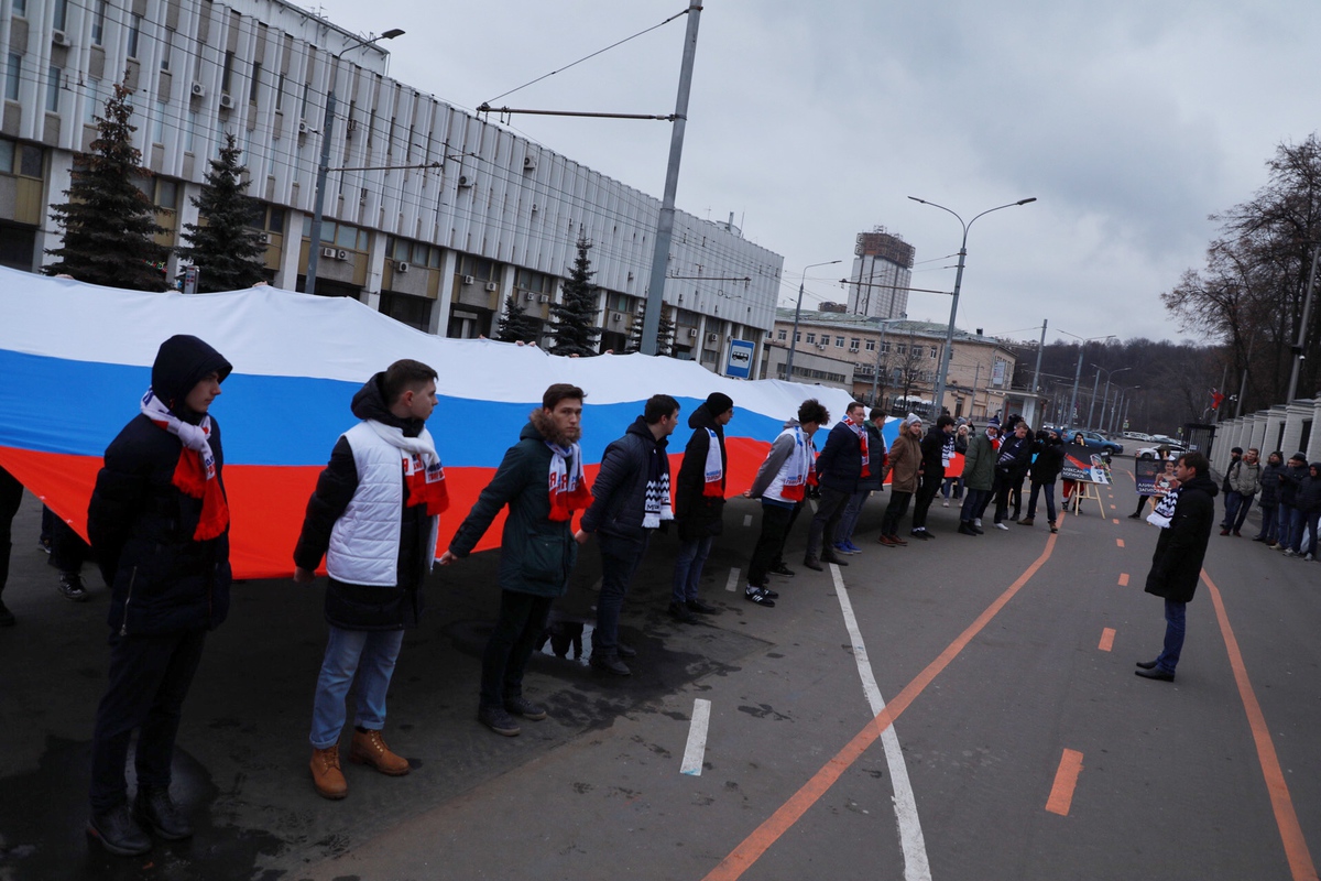 Активисты МГЕР провели акцию против решения WADA