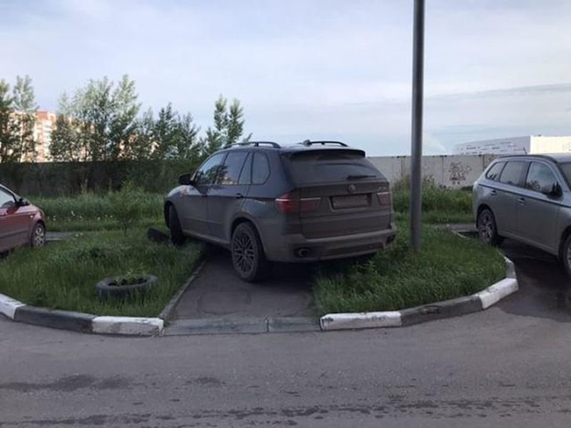 Наказание автохама из Омска законным способом Наказание автохама из Омска законным способом bmw, авто, автоместь, автохам, газон, парковка, тротуар, эвакуатор