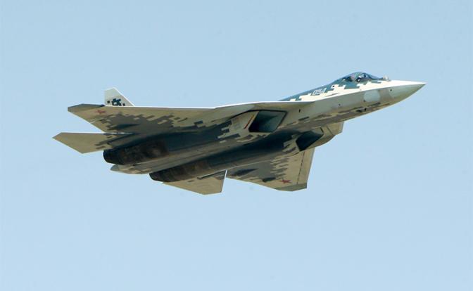На фото: многофункциональный истребитель пятого поколения Су-57