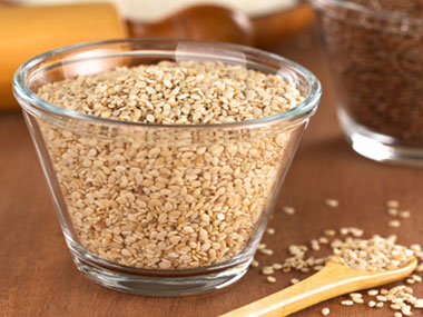 11-calcium-rich-fat-burning-foods-04-sesame-seeds-sl