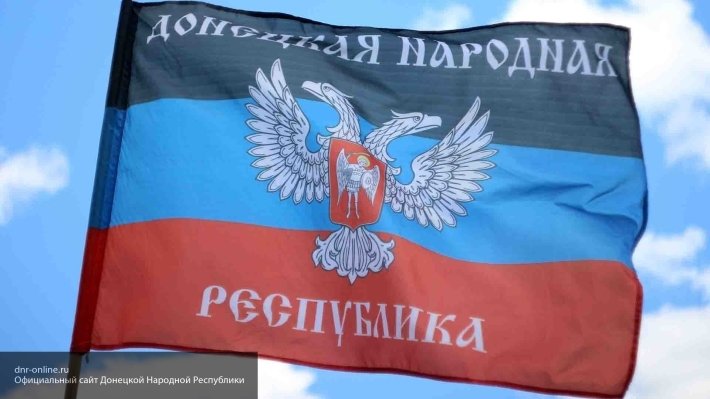 Патриоты негодуют: в Киеве реет флаг Донецкой народной республики