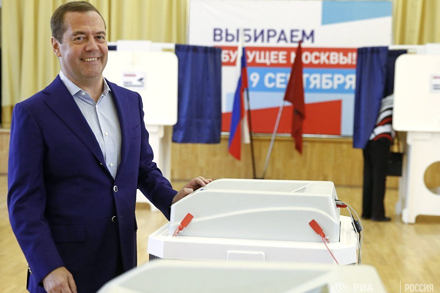 Премьер Медведев голосует в Москве 9.09.18.png Премьер Медведев голосует в Москве 9.09.18.png