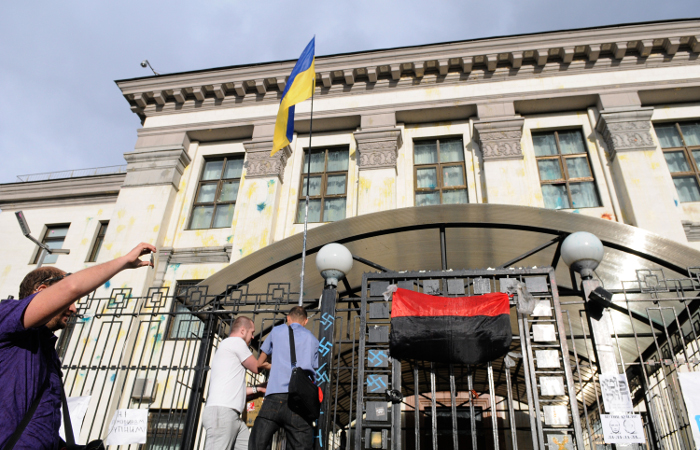 'На штурмы посольства Россия может ответить всей мощью и Украина захлебнется' Original