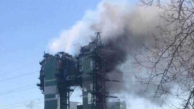 Фото: на заводе в Дорогобуже горит цех селитры