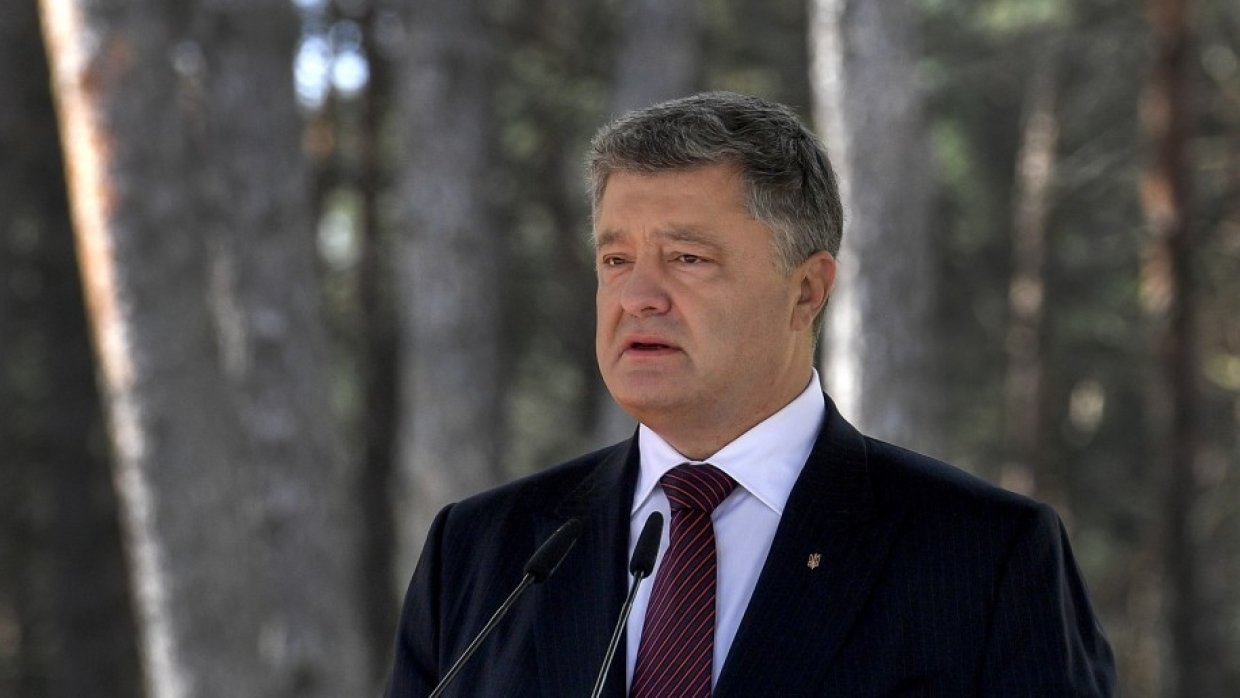 Порошенко назвал незаконным лишение Януковича должности президента Украины