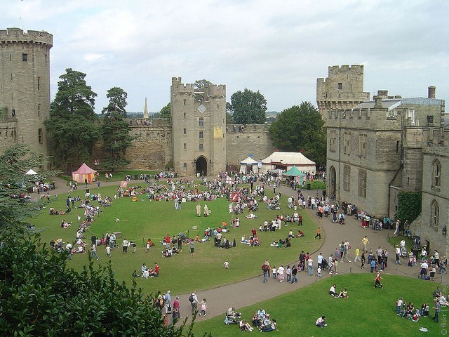   (Warwick Castle)
