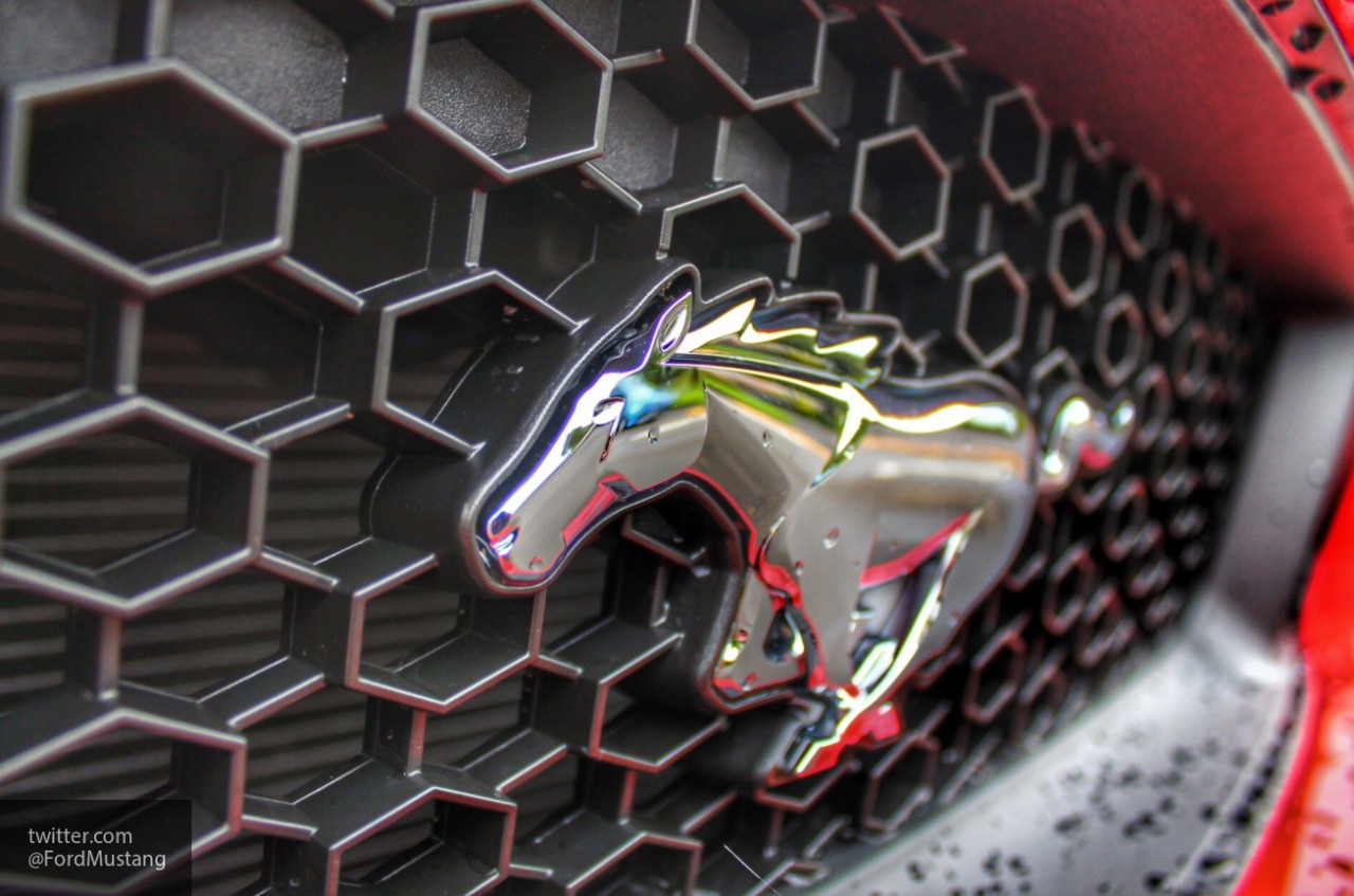 Компания Ford создала Mustang в стиле военного истребителя Компания Ford создала Mustang в стиле военного истребителя