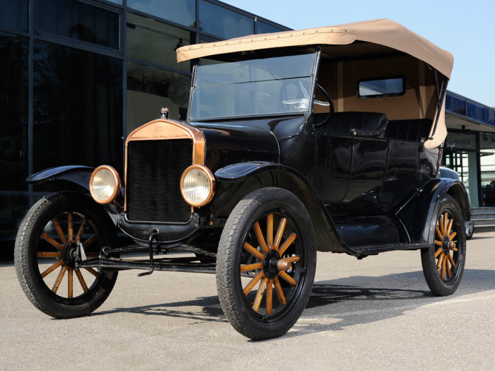 Ford Model T простоял на конвейере 19 лет - с 1908 по 1927 год. Ford Model T простоял на конвейере 19 лет - с 1908 по 1927 год.