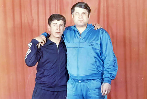 Слева воры в законе: Николай Зыков (Якутенок) и Евгений Васин (Джем) Слева воры в законе: Николай Зыков (Якутенок) и Евгений Васин (Джем)