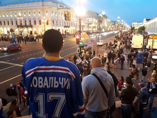 В Петербурге воцарилось форменное безумие после победы России над Египтом В Петербурге воцарилось форменное безумие после победы России над Египтом