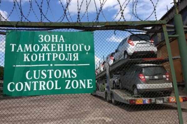 Украина полностью отказалась от автоимпорта из России Украина полностью отказалась от автоимпорта из России