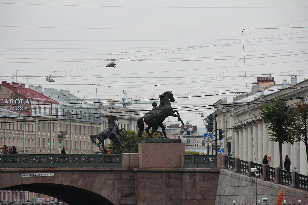 Мост Аничков с четырьмя скульптурными конными группами (Санкт-Петербург и Лен.область, Санкт-Петербург, через р. Фонтанку, по Невскому проспект).JPG Мост Аничков с четырьмя скульптурными конными группами (Санкт-Петербург и Лен.область, Санкт-Петербург, через р. Фонтанку, по Невскому проспект).JPG