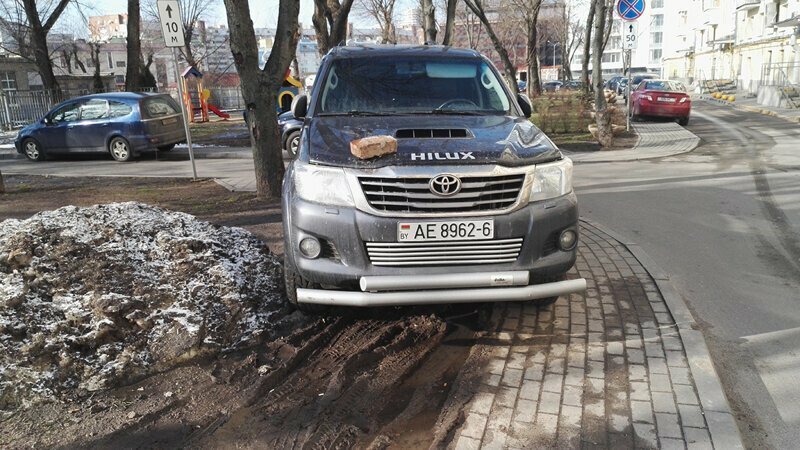 Когда так и не научился парковаться по человечески Когда так и не научился парковаться по человечески
(17 фото)