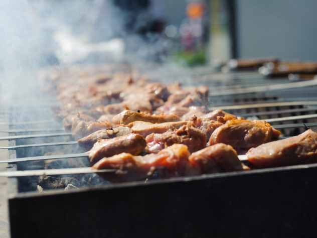 Роскачество обнаружило в мясе для шашлыка антибиотики и паразитов