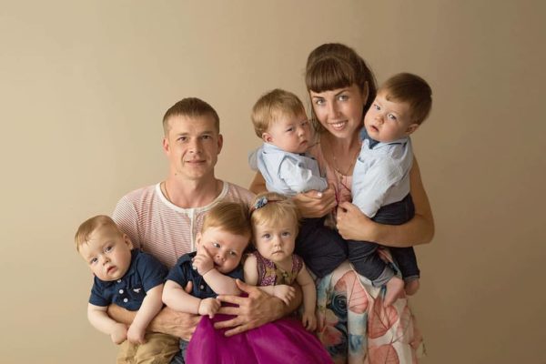 «Выходи, там тебя пятеро детей ждут» – после родов и наркоза мама очень удивилась... «Выходи, там тебя пятеро детей ждут» – после родов и наркоза мама очень удивилась...