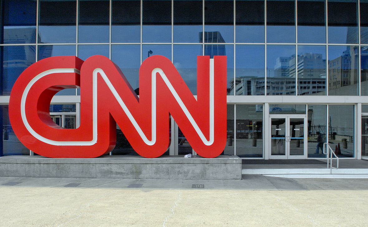 Телеканал CNN уволил трех сотрудников за статью о связях Трампа с Россией