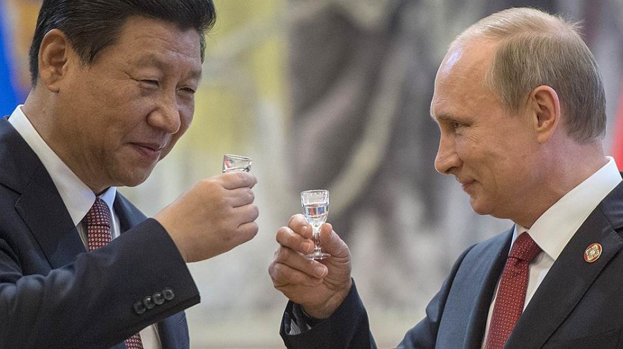 Путин продал Китаю весь лес, а теперь сливает туда же золотовалютные резервы России!!! Путин продал Китаю весь лес, а теперь сливает туда же золотовалютные резервы России!!!