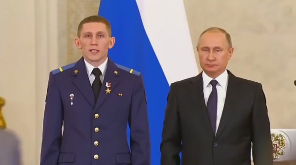Сирийский офицер рассказал, как был шокирован героизмом российских солдат при нападении боевиков Сирийский офицер рассказал, как был шокирован героизмом российских солдат при нападении боевиков
