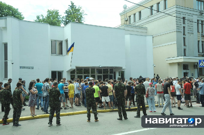 В Киеве прошел первый митинг за прекращение войны на Донбассе