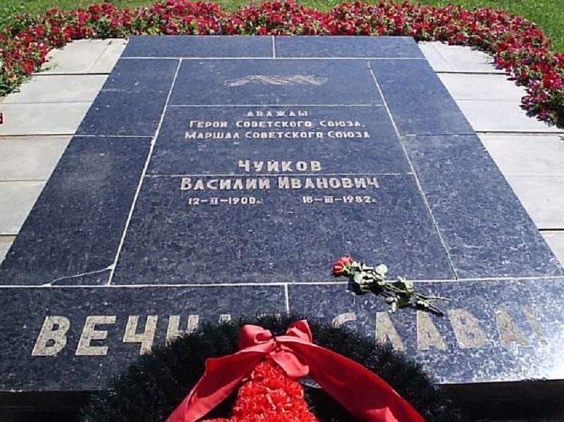 «Белые перчатки». Как генерал Чуйков удержал Сталинград и взял Берлин «Белые перчатки». Как генерал Чуйков удержал Сталинград и взял Берлин Василий Иванович Чуйков, вов, день в истории, чтобы помнили