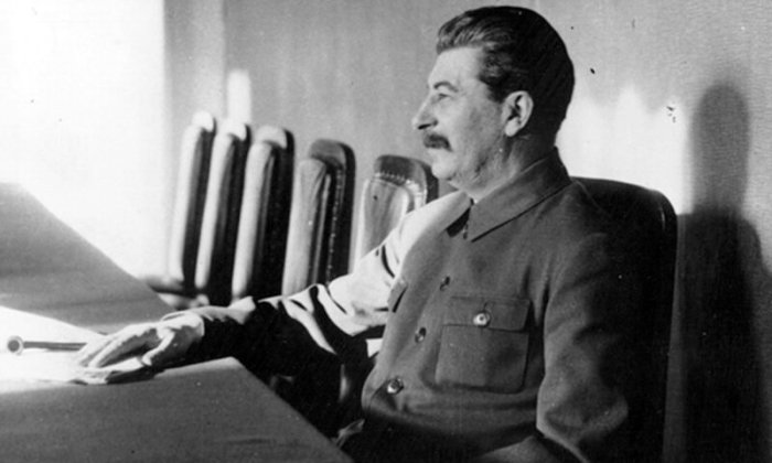 Сталин позирует Джеймсу Эббе Сталин позирует Джеймсу Эббе