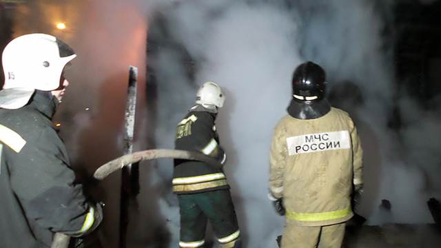 Подвал административного здания загорелся в центре Москвы