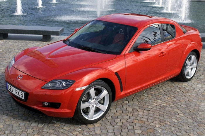 Mazda RX-8 - живое свидетельство того, что в семье не без урода. Mazda RX-8 - живое свидетельство того, что в семье не без урода.