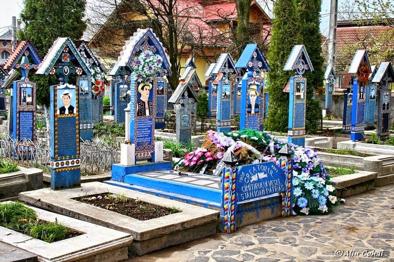 Черный юмор на румынском кладбище