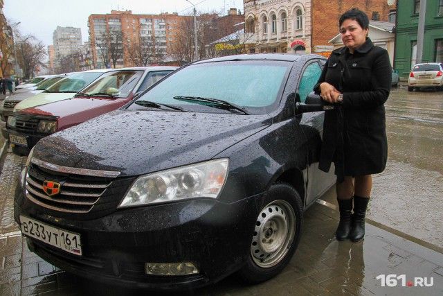 В Ростове-на-Дону женщина-таксист вернула забытые в ее машине 4 млн рублей В Ростове-на-Дону женщина-таксист вернула забытые в ее машине 4 млн рублей