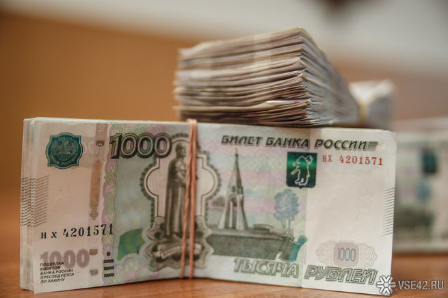 Мажор из жалости к людям разбросал в Санкт-Петербурге десятки тысяч рублей