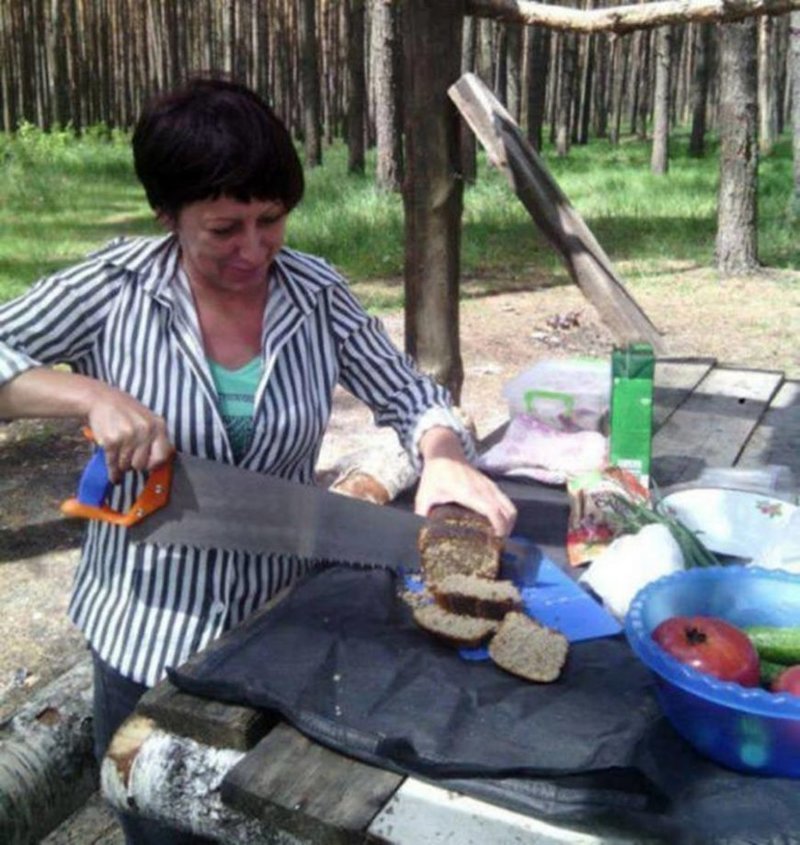 Суровые русские женщины после того как расправились с горящими избами и скачущими конями Суровые русские женщины после того как расправились с горящими избами и скачущими конями прикол, только в россии, умом россию не понять, юмор