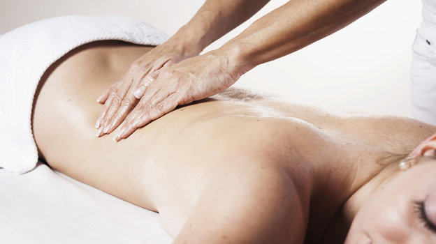 Зимняя боль в спине: что на самом деле ее вызывает и как снять