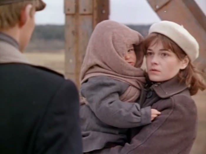 Кадр из фильма *Оленья охота*, 1981 | Фото: kino-teatr.ru Как роман с иностранцем разрушил актерскую карьеру советской актрисы Евгении Сабельниковой
