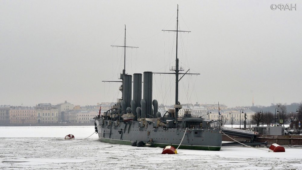 Крейсер «Аврора» отмечает 70-ю годовщину швартовки в Петербурге