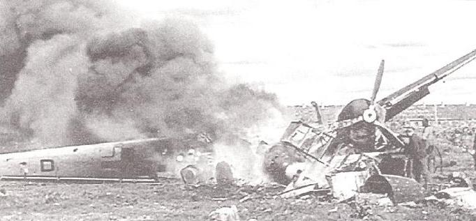 Зажгли. 7 июля 1941 года года, дружеский визит советских ВВС на аэродром Киркинес. Горит двухмоторный истребитель Bf-110.