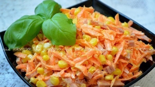 Записывайте рецептик нового и вкусного салата с копченой колбасой и морковью