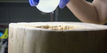 Журнальный столик из сруба дерева со светодиодной подсветкой Журнальный столик из сруба дерева со светодиодной подсветкой