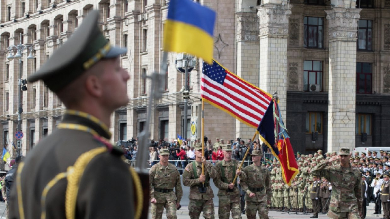 «Нам прямо указывают, какие решения принимать»: политолог рассказал о «независимости» Украины